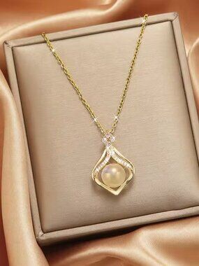 Gold Coloured Necklace with Faux Pearl and Cubic Zirconia Stones NWT